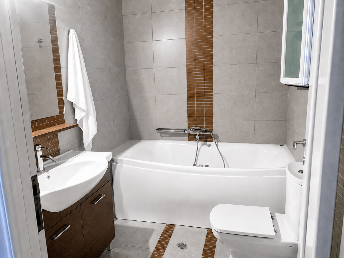 Μπάνιο με μπανιέρα jacuzzi